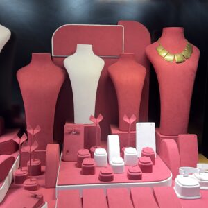 طراحی انواع دکور طلا فروشی